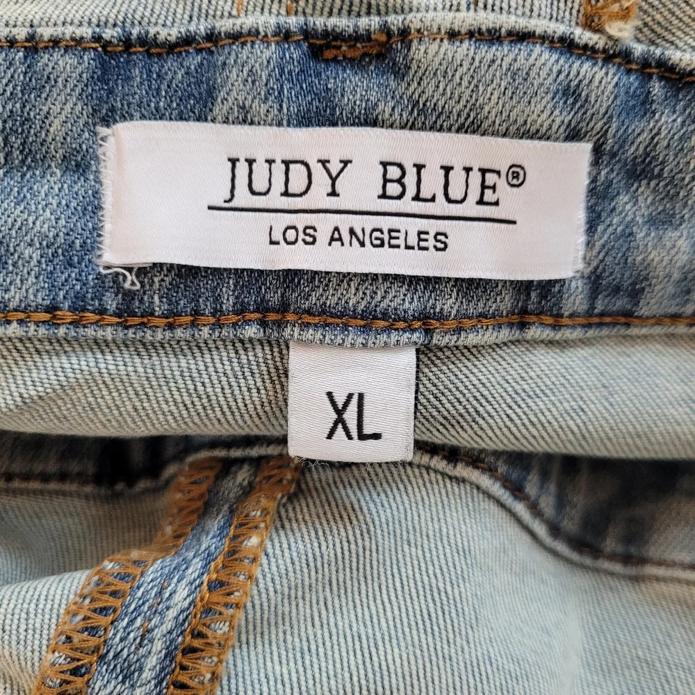 Judy Blue Light Wash Denim Short Overalls - Picture 5 of 15